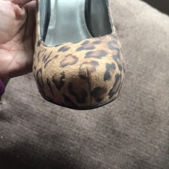 Leopard Pumps - Picture 3 of 7